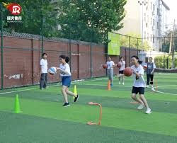 球星突破防线送出关键助攻